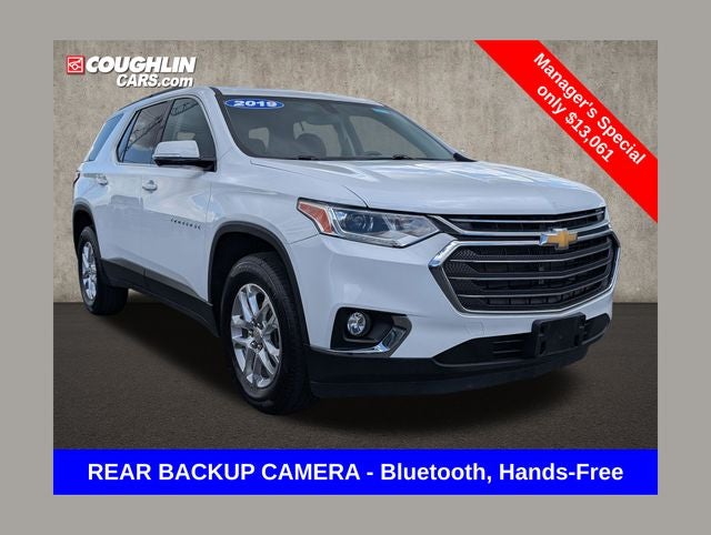 2019 Chevrolet Traverse LT Cloth w/1LT in Summit White — front three-quarter view