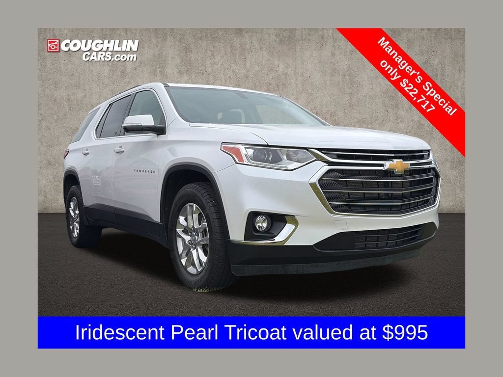 2021 Chevrolet Traverse LT Cloth in Iridescent Pearl Tricoat — front three-quarter view