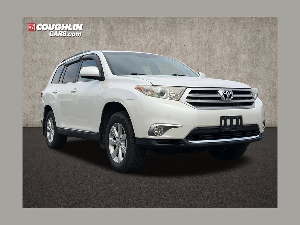 2013 Toyota Highlander Base in White — front three-quarter view