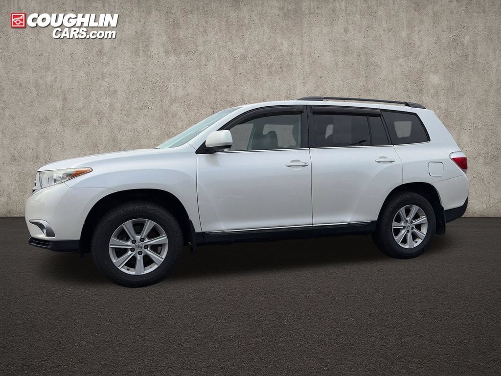 2013 Toyota Highlander — interior view