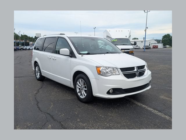 2019 Dodge Grand Caravan SXT in White — front three-quarter view